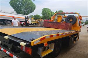 建邺附近拖车电话号码服务